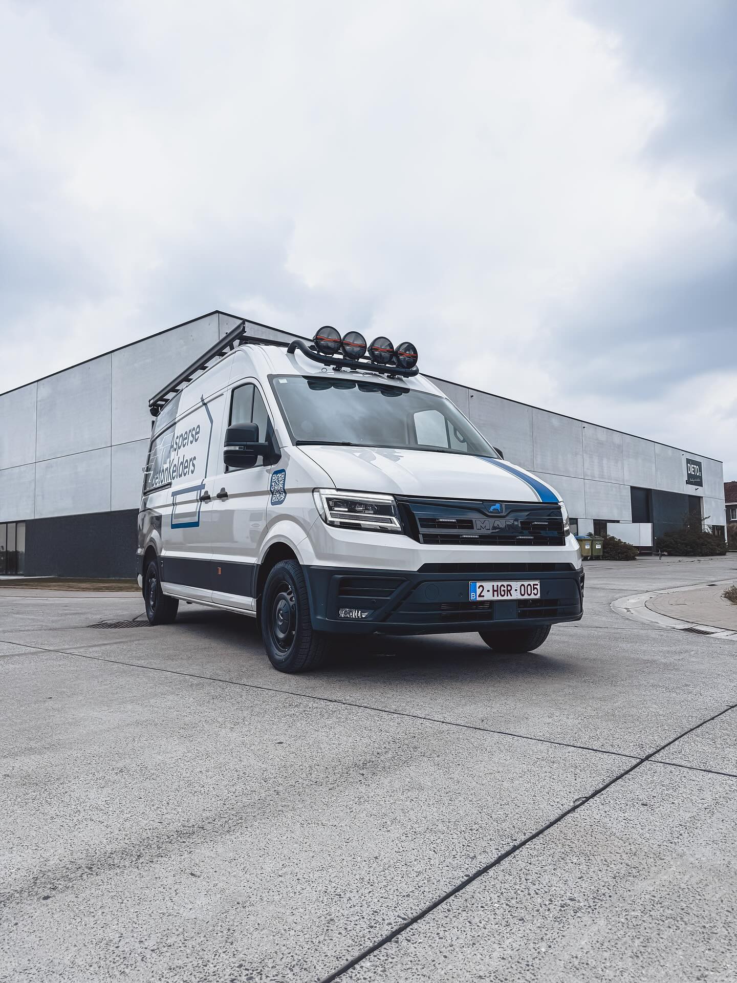 Over een compleet pakket gesproken! 🔥

Voor @aspersebetonkelders mochten we deze spik splinter ni